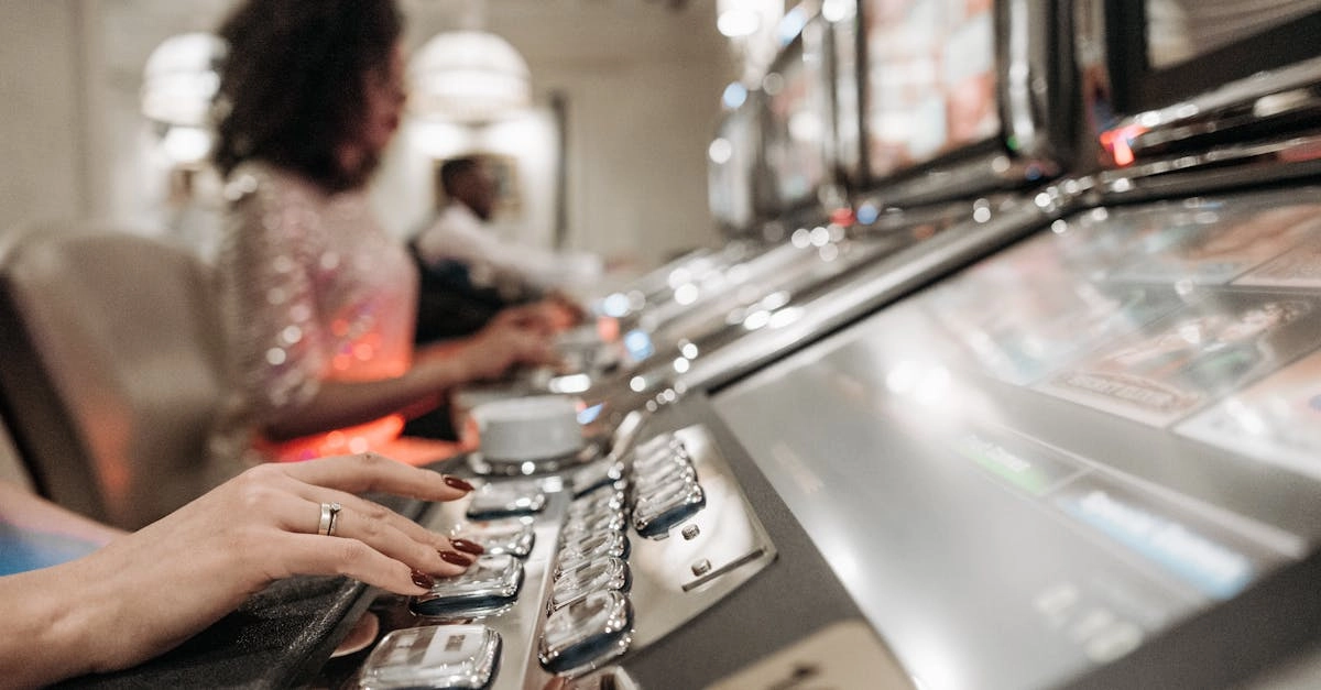 Слот игра Madame Destiny с мистическими символами и барабанами